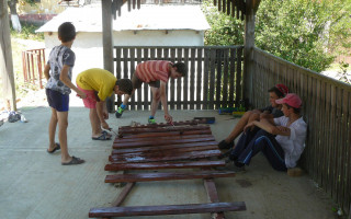 Postavme dětské hřiště v Banátu – IV. díl: Rovensko