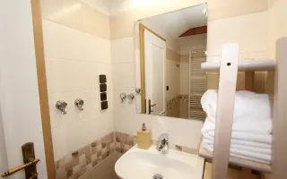 Koupelny pro svaté na Eljonu