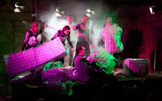 OBLÉKNEME CÍSAŘOVY NOVÉ ŠATY 2026 - festival otevřeného divadelního myšlení