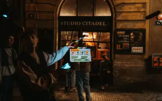 Pomozte nám natočit krátký film Ne tak docela!