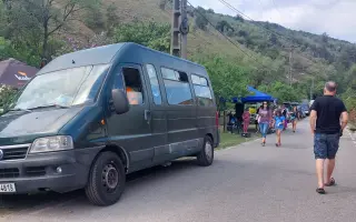 Ať Žábus dál vozí hudbu! Pomozte parťákovi o čtyřech kolech znovu na cesty