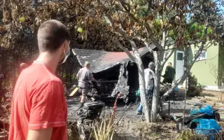 Prosím o pomoc mojí nemocné mamince, postavit znovu zahradní chatku po požáru.