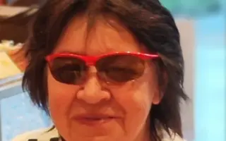 Jak překonat schody? Pomozme Alici dostat se svobodně ven.