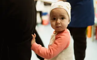 Dvě frontové linie, jedno dětství: terapie pro děti s rakovinou během války