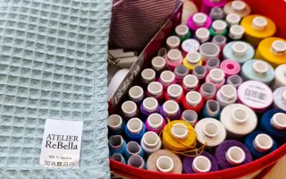 Pomozte ženám ve vězení a s těžkou minulostí začít znovu u šicího stroje