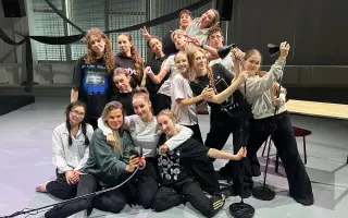 Taneční představení The Best Minds na motivy básně Kvílení Allena Ginsberga