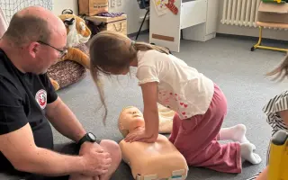 Pomozte Rescue Praha pořídit AED, který může zachránit životy