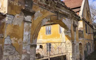 Zachraňme čejkovickou bránu