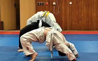 Bezpečný domov pro dvojčata po útěku od násilí