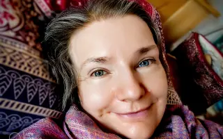 Z lůžka vidí jen strop – vraťme mámě nebe a slunce