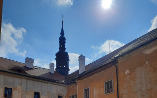 Oslava 100. narozenin P. Benedikta Holoty obnovou kláštera v Hájku