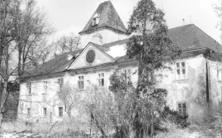 Podpořte tisk knihy Osudy zámečku NENAKONICE