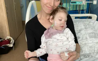 Pomozme Johance bezpečně dojíždět na léčbu. Rodina potřebuje větší auto.