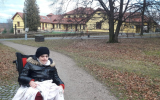 Auto s plošinou pro Anetku