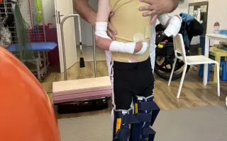 Nový vozíček a rehabilitace pro Daníka