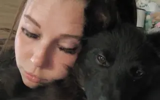 Ari přežila poušť. Teď ji ničí bolest...