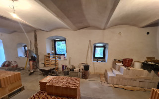Pomoc s rekonstrukcí nového domečku pro pejsky v Berušce