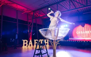 Staň se patronem podcastové série Zorye Blue plné burlesky a sebevědomí