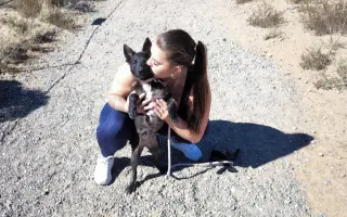 Ari přežila poušť. Teď ji ničí bolest...