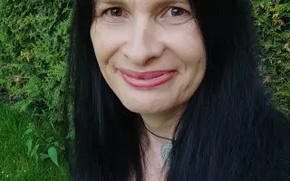 Pomozme mamince Žanetě opravit střechu, sama to nezvládne.