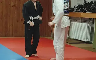 Bezpečný domov pro dvojčata po útěku od násilí
