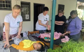 Ivka, Johanka a Honza opět v Zambii – učíme laskavý přístup k dětem s postižením