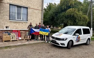 Auto pro sirotčinec v Mahale