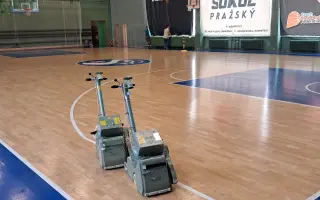 Rekonstrukce palubovky v míčové hale Sokol Pražský