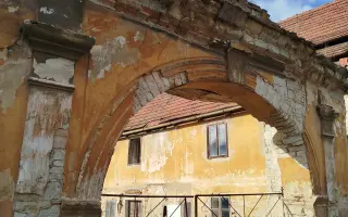 Zachraňme čejkovickou bránu