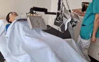 Pomoc pro nepohyblivou mámu Radku s nesnesitelnými bolestmi