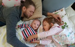 Odejít ve 43 letech je příliš brzy. Pomozme to jeho ženě a dětem zvládnout.