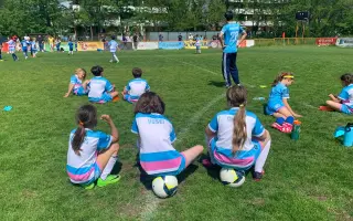 Prague Raptors FC | Společně pořídíme nový traktor pro naše hřiště 🦖⚽