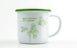 „Kniha, která promění vaši zahradu v místo plné přírody, života a zdravé půdy.“