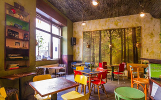 Café V lese: Spolek studentů Arts managementu VŠE pomáhá oblíbené kavárně v krizové situaci