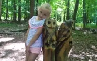 Pomozte Karolínce postavit se na nohy