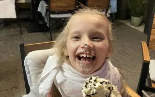 Rehabilitace a speciální kočárek pro Karolínku