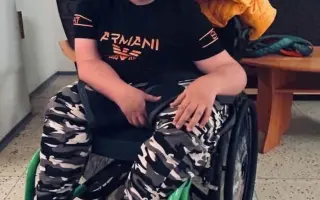 Auto s plošinou pro Patrika na vozíku