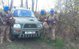 Offroad Pickup pro dovoz dělostřelecké munice, oblast Časiv Jar