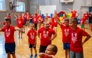 Sokolovně teče do bot