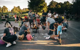 🧡 Podpořte první sousedskou slavnost na hřišti Farky v rámci Zažít město jinak!