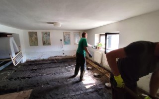 Pomozte mé sestře vrátit se zpět domů.