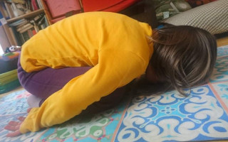 Roční jógová terapie pro Marušku s Downovým syndromem