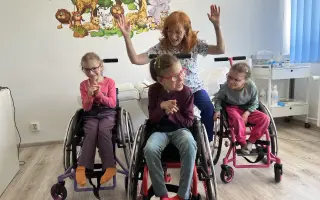 POMOC HANDICAPOVANÝM TROJČÁTKŮM