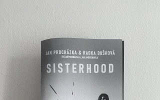 Kalendář a kniha Sisterhood - Jan Procházka & Radka Dušková