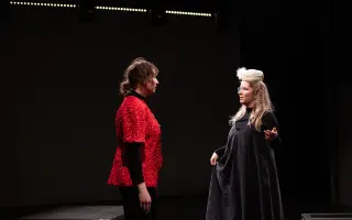 Inscenace Král*ovna – první česká královna, kterou si zvolíte vy.