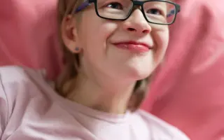 Pomozme Aničce udržet se na nohou