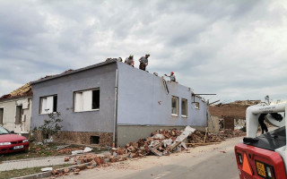 Pomozte rodině Kambových, které ničivé tornádo vzalo střechu nad hlavou