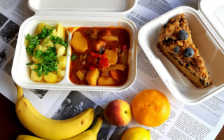 Breakfaststory & kampaň Potěš obědem: rozvoz bezplatných obědů seniorům a samoživitelům pokračuje