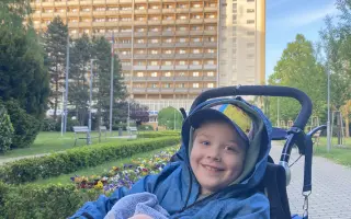 Dejme Tomíkovi po encefalitidě šanci znovu chodit