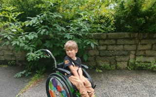 Jsme rodiče 6letého Otíka, potřebujeme nový invalidní vozík